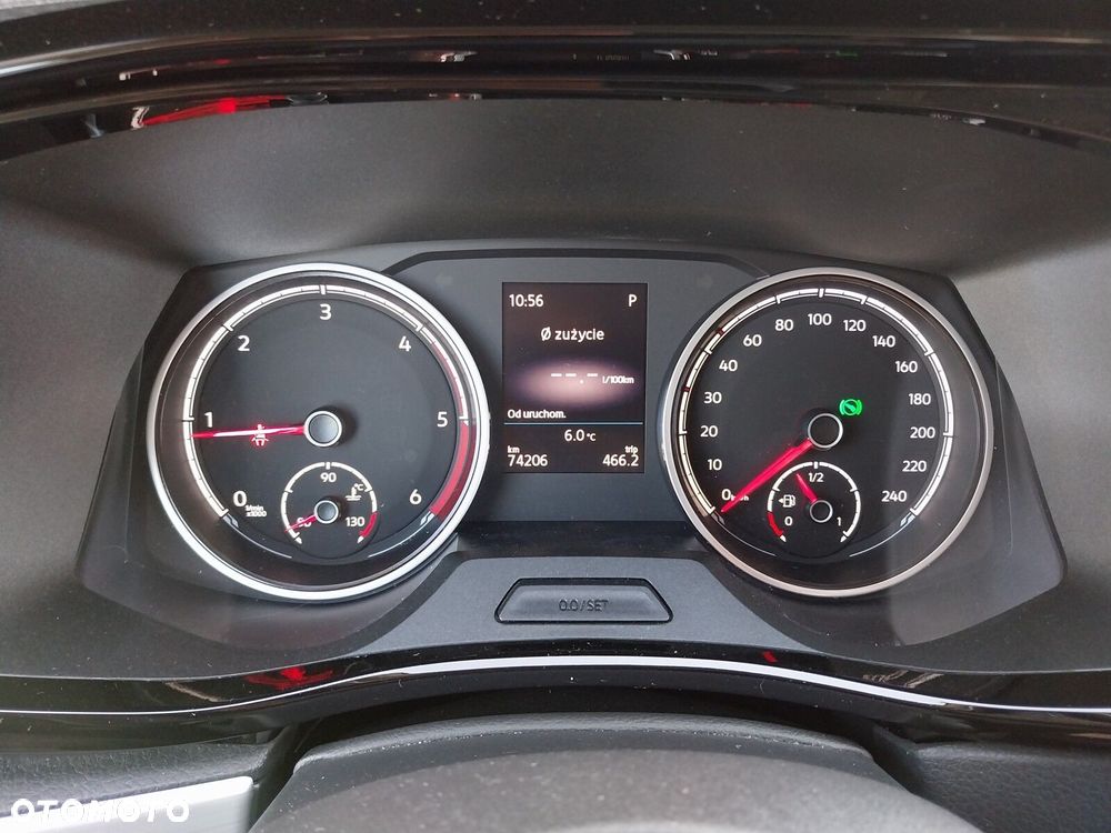 Volkswagen Multivan - 24