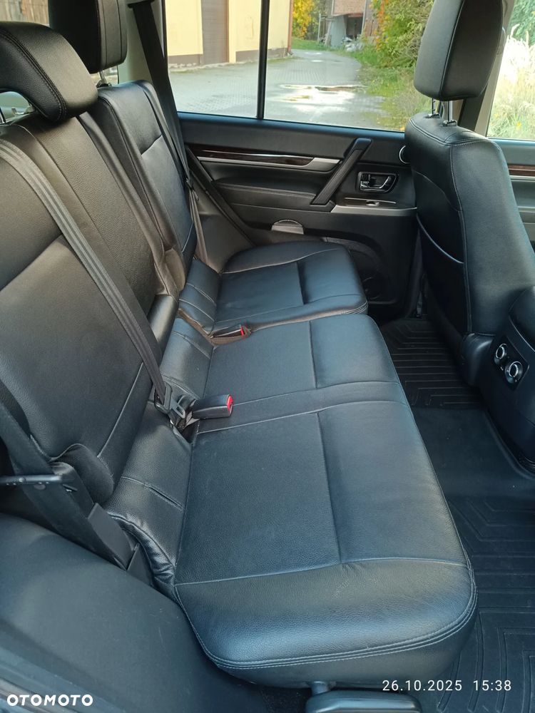 Mitsubishi Pajero - 19