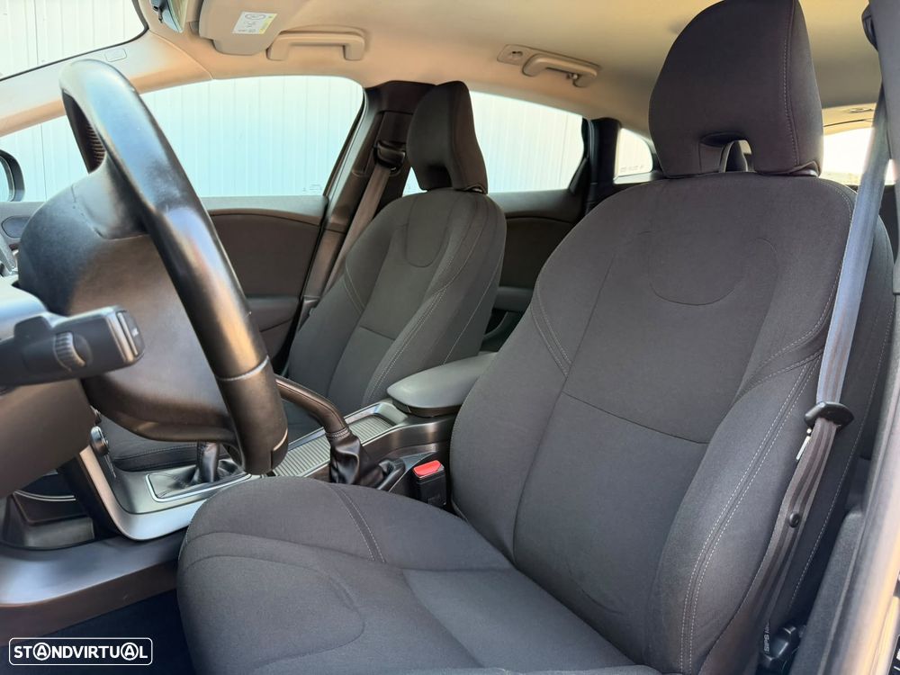 Volvo V40 2.0 D2 Momentum - 5
