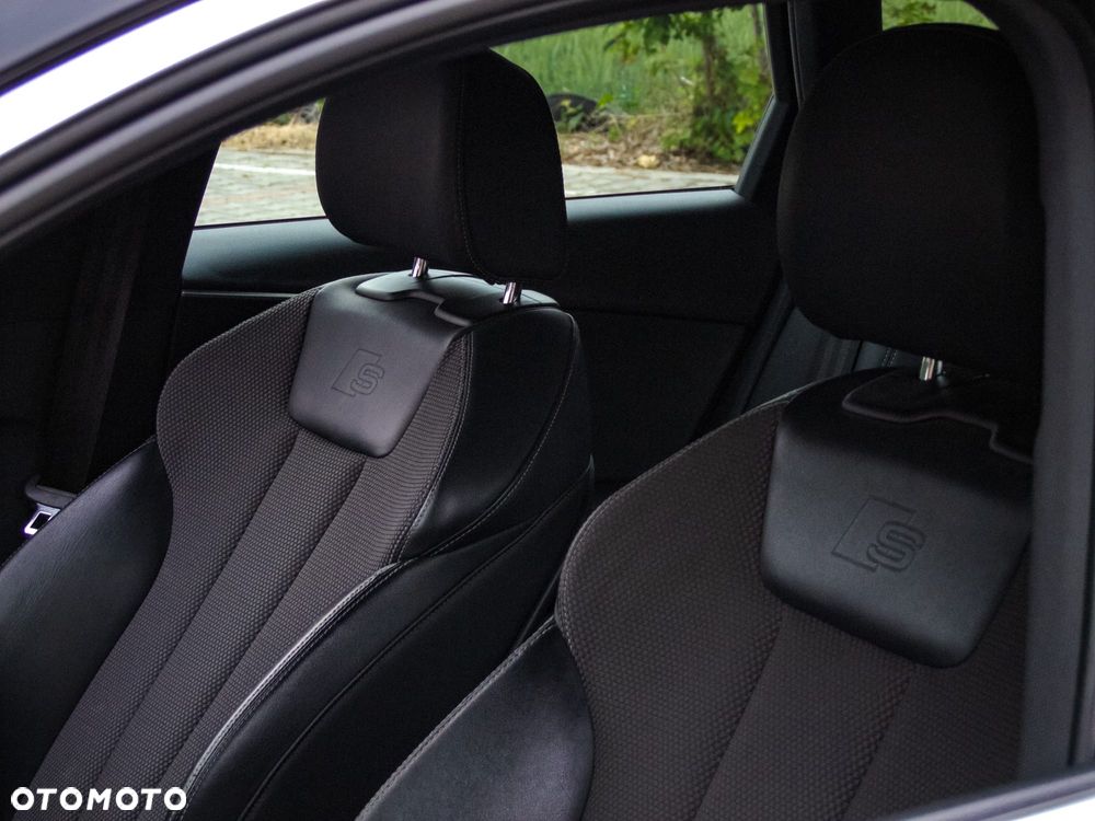 Audi A4 Avant 40 TFSI S tronic S line - 11