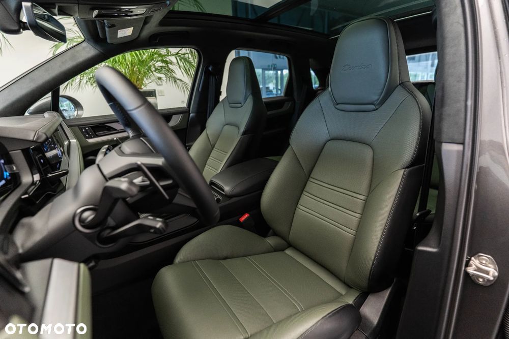 Porsche Cayenne Turbo E-Hybrid PHEV - 12