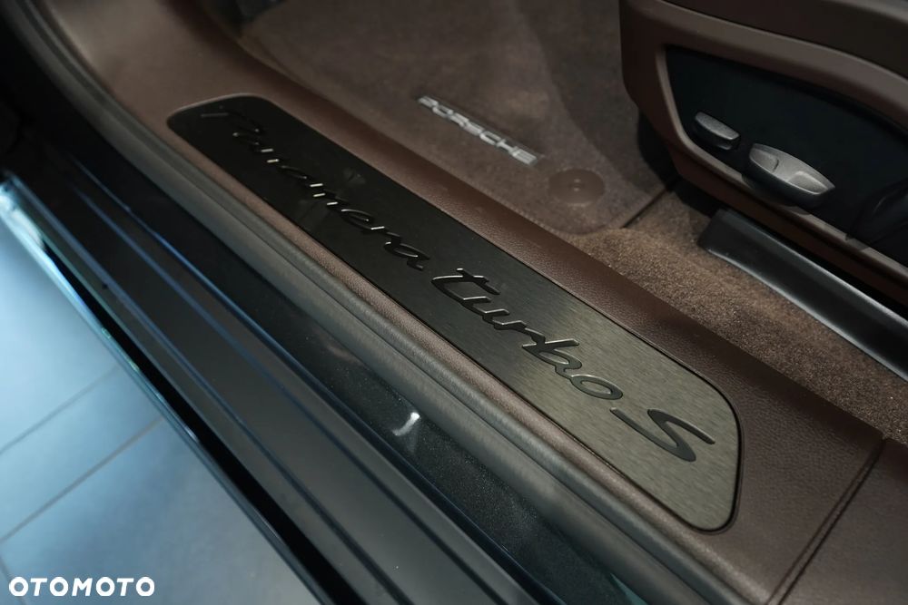 Porsche Panamera Turbo S E-Hybrid PHEV - 24