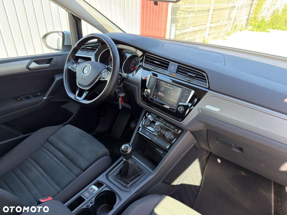 Volkswagen Touran - 23