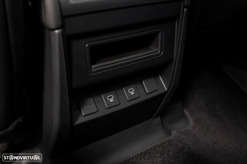 Land Rover Defender 2.0 P300e 110 AWD S - 13