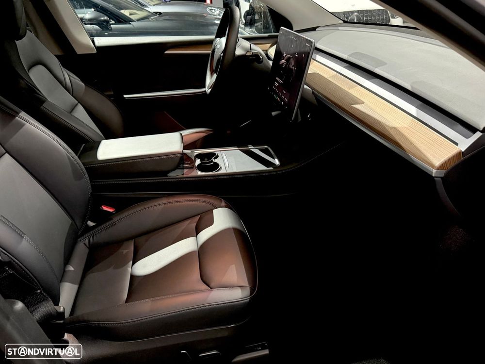 Tesla Model Y Performance Dual Motor AWD - 16