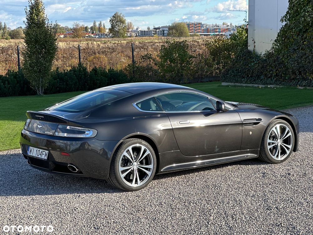 Aston Martin V12 Vantage Standard - 2