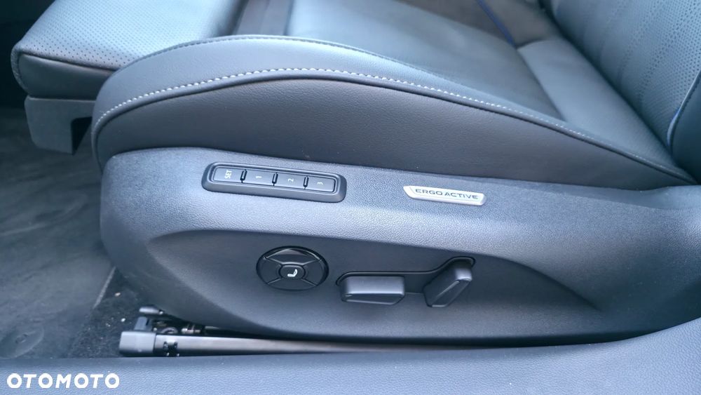 Volkswagen Passat Variant 2.0 TDI SCR 4Mot R-Line Plus DSG - 13