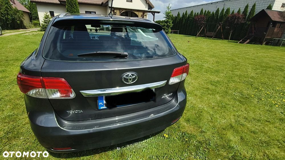 Toyota Avensis - 8