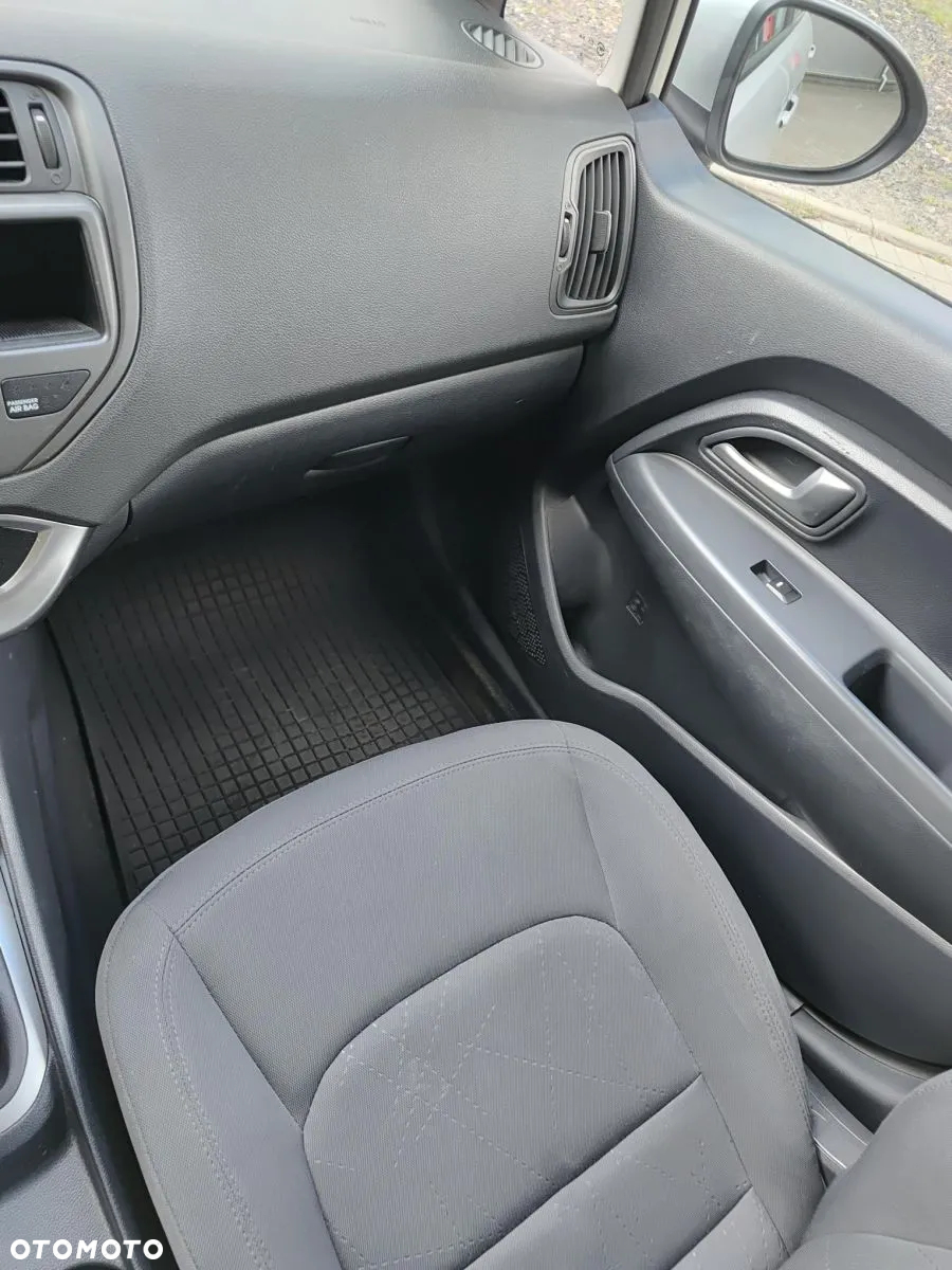 Kia Rio 1.2 L - 3
