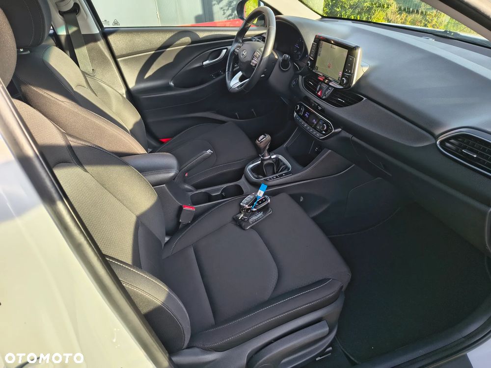 Hyundai i30 blue Kombi 1.6 CRDi Premium - 16