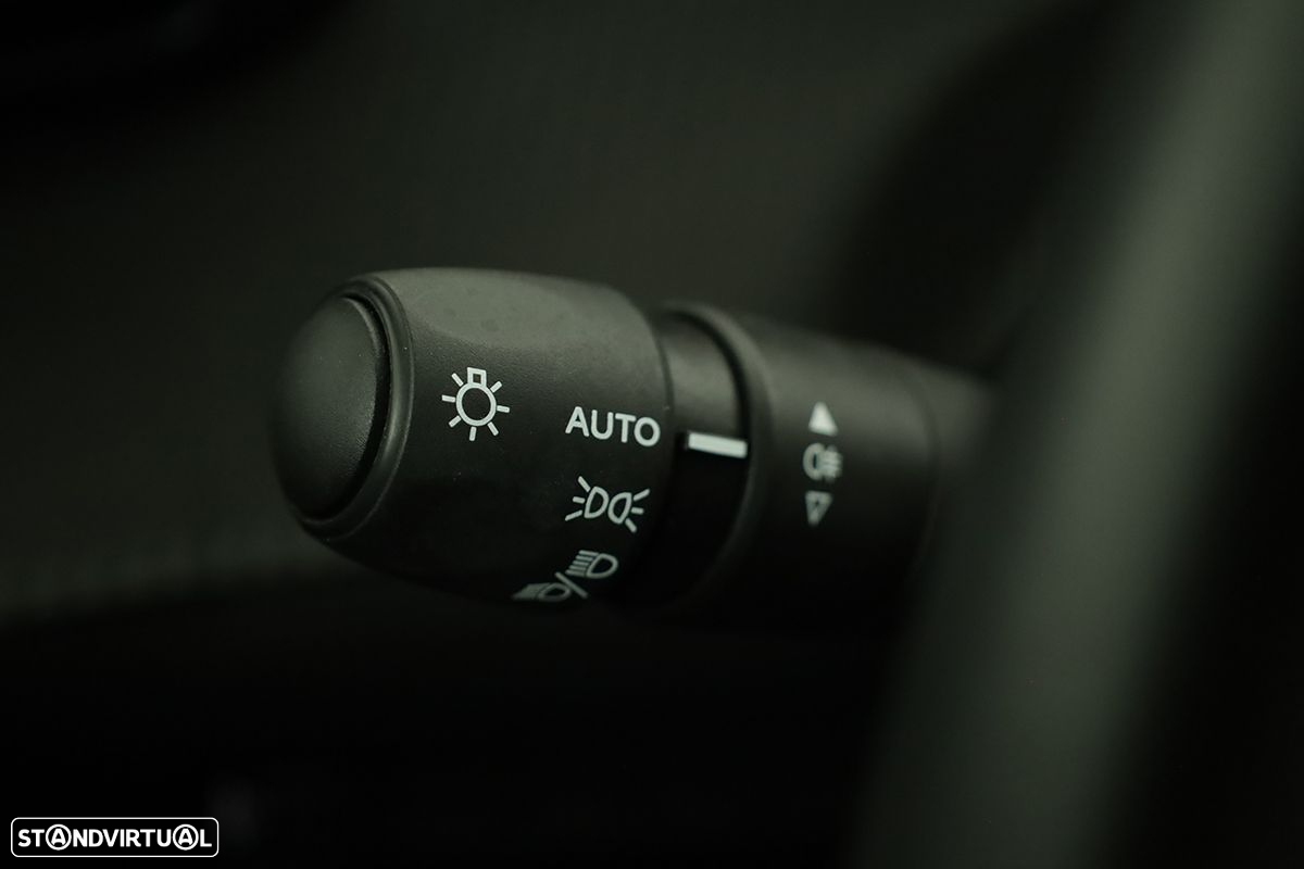 Peugeot 2008 1.2 PureTech Allure EAT8 - 18