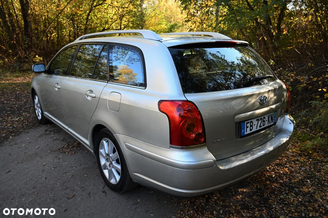 Toyota Avensis - 8