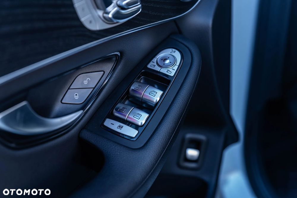 Mercedes-Benz GLC 300 4Matic 9G-TRONIC AMG Line Plus - 19