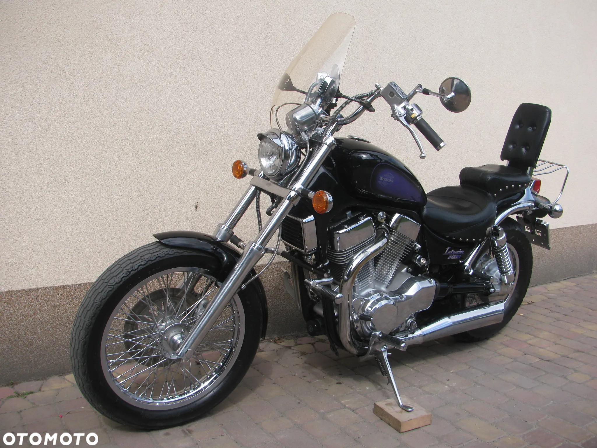 Suzuki Intruder - 13