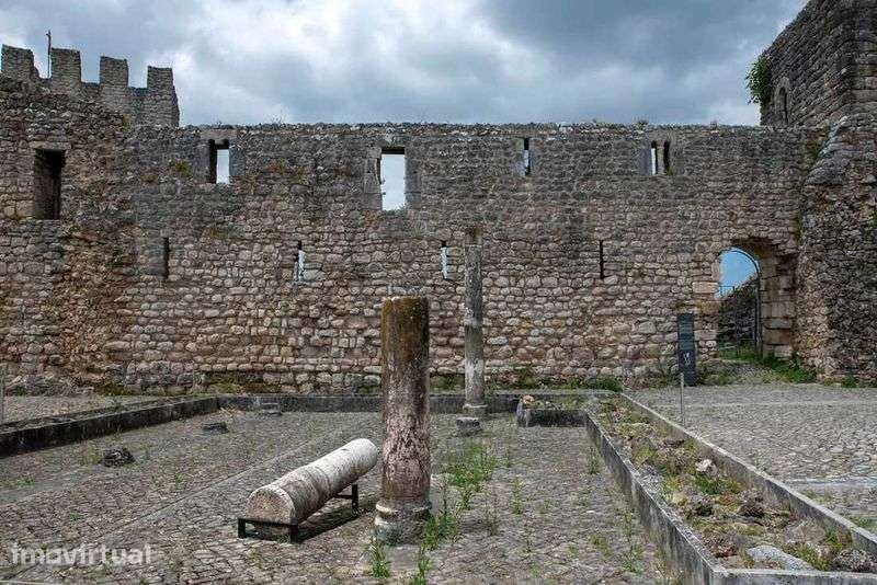 Prédio com 3 pisos no centro histórico de Soure, junto ao Castelo - Grande imagem: 4/7