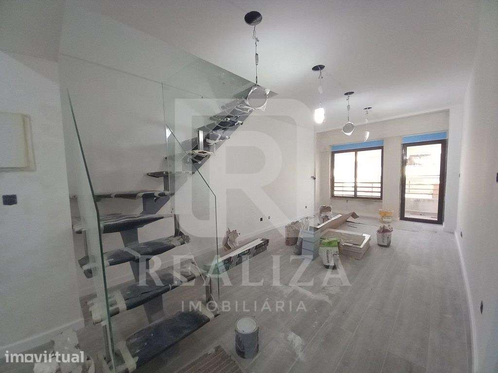 Apartamento T3 remodelado duplex com terraço e garagem na Costa da ... - Grande imagem: 3/31