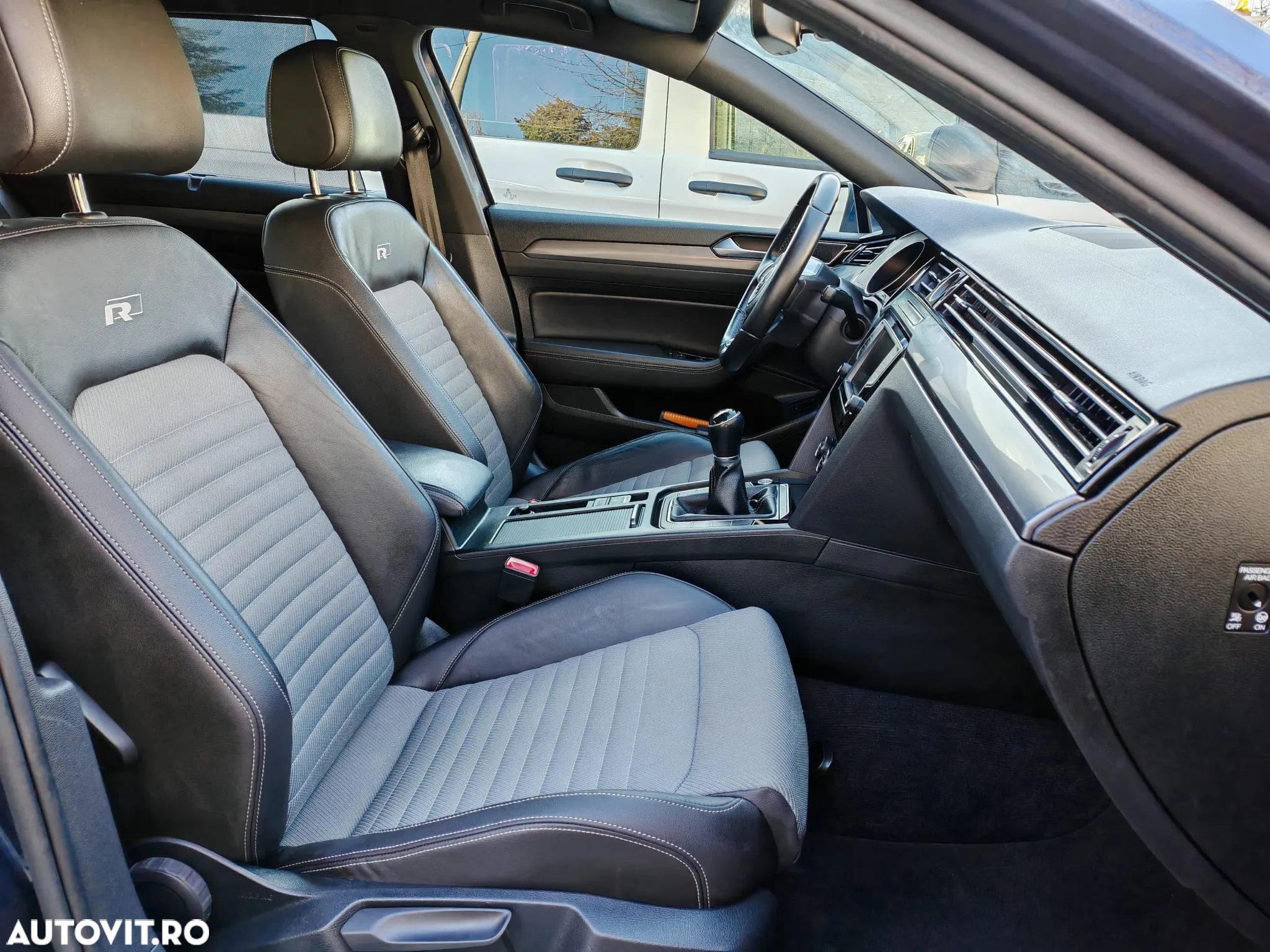 Volkswagen Passat Variant 1.6 TDI R Executive - 6