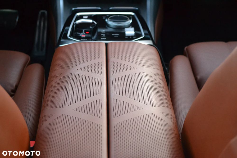 BMW Seria 7 M760e xDrive - 13