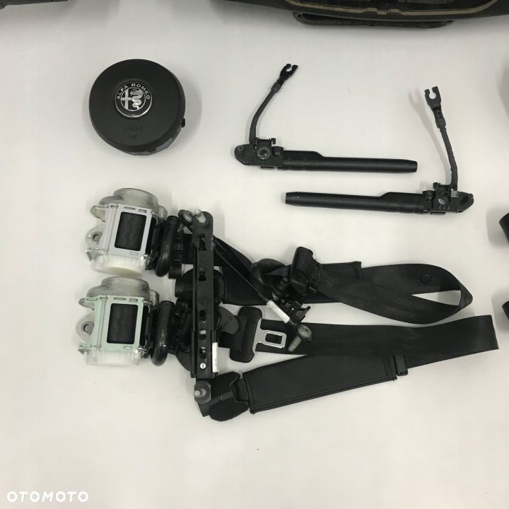 GIULIA DESKA ROZDZIELCZA SKÓRA KONSOLA KOKPIT PULPIT PODUSZKI AIRBAG AIR BAG PASY KIT SET - 9