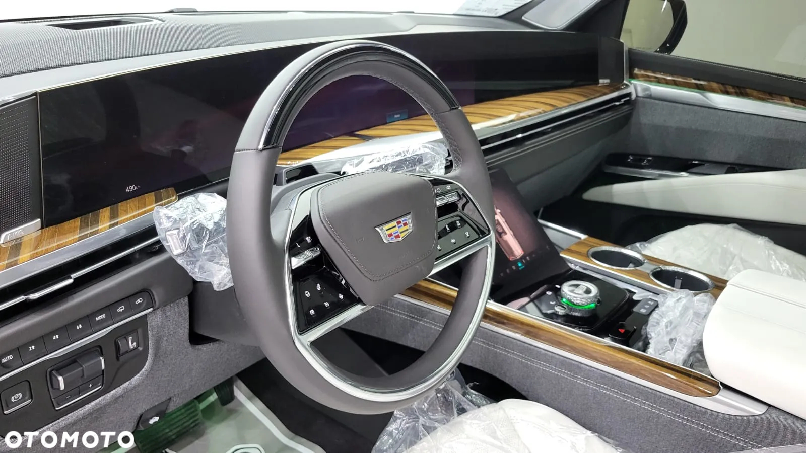 Cadillac Escalade - 28