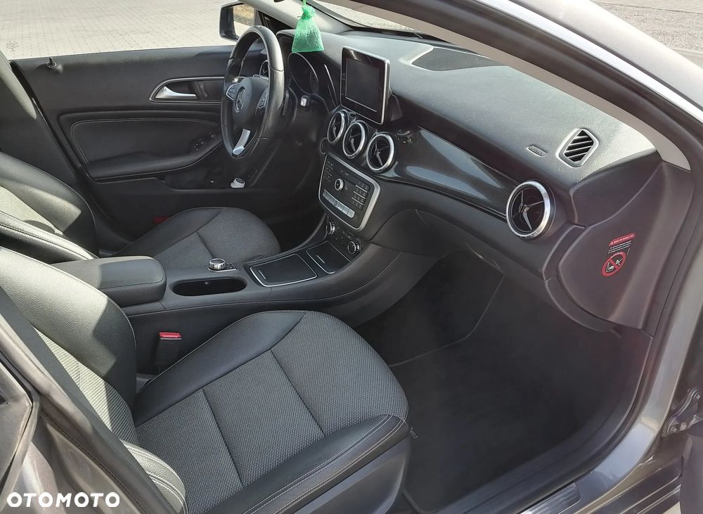 Mercedes-Benz CLA 180 (CDI) d 7G-DCT - 15