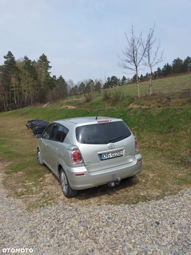 Toyota Corolla Verso 2.2 D-4D Prestige - 4