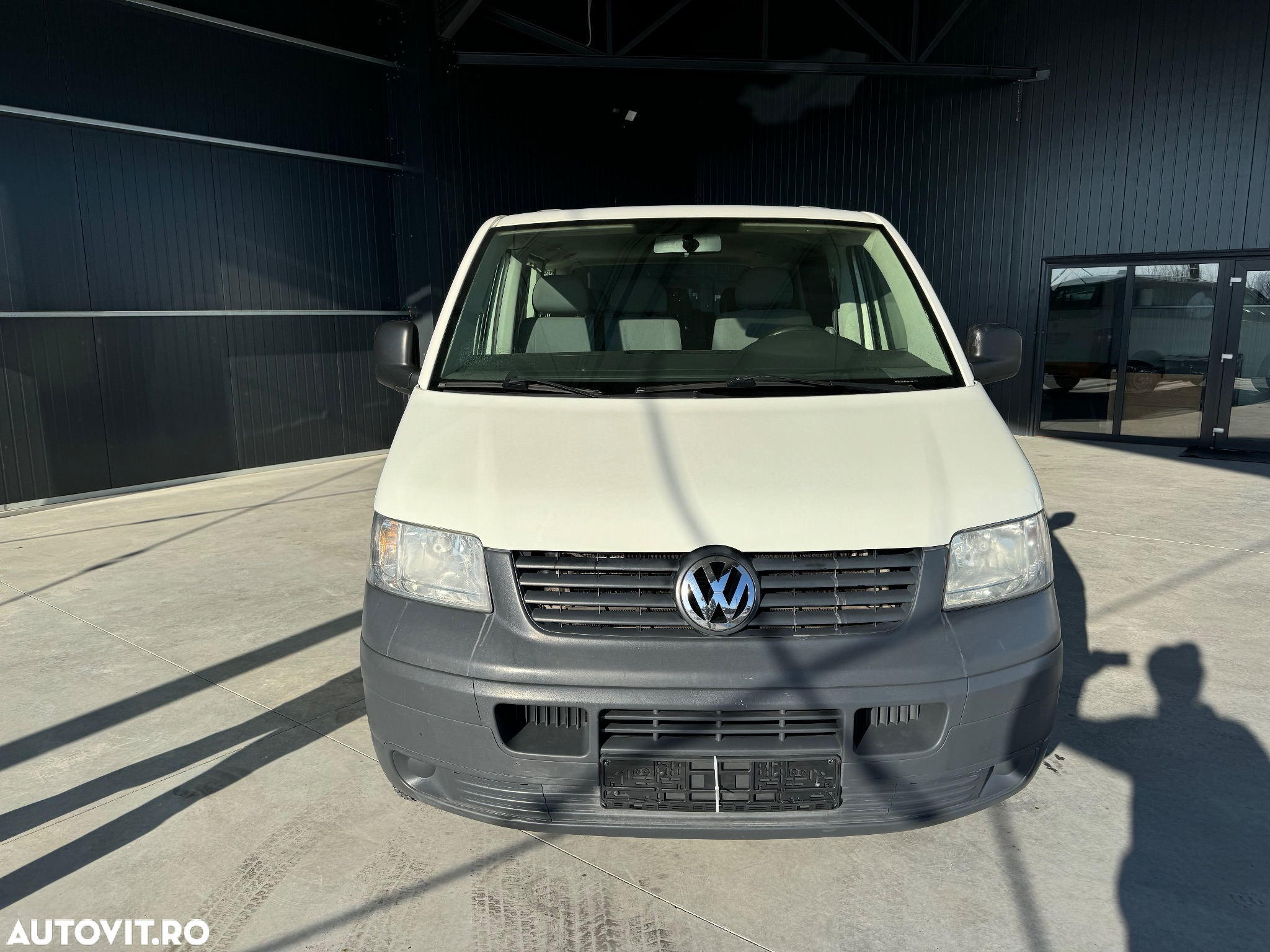 Volkswagen Caravelle - 14