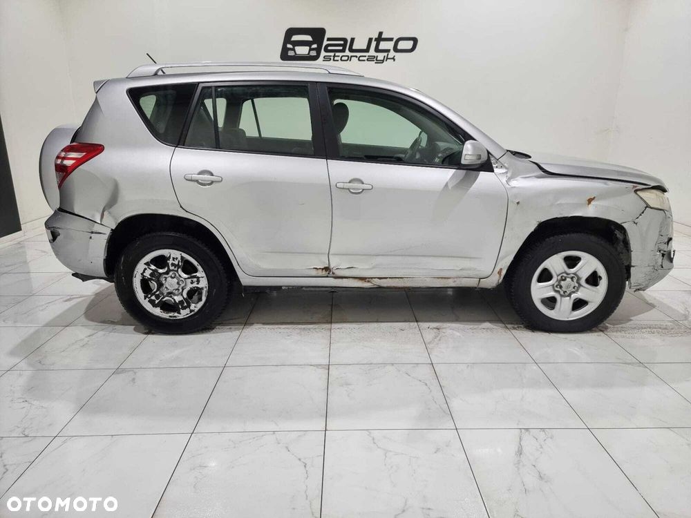 Toyota RAV4 - 10