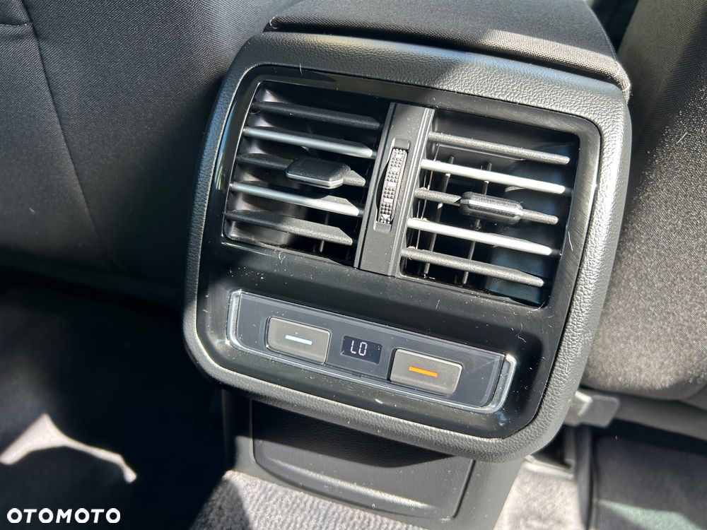Volkswagen Passat Variant 2.0 TDI SCR DSG Comfortline - 19
