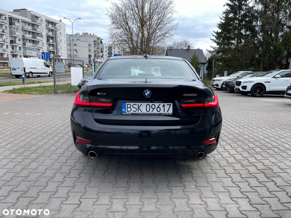 BMW Seria 3 330i Luxury Line sport - 16