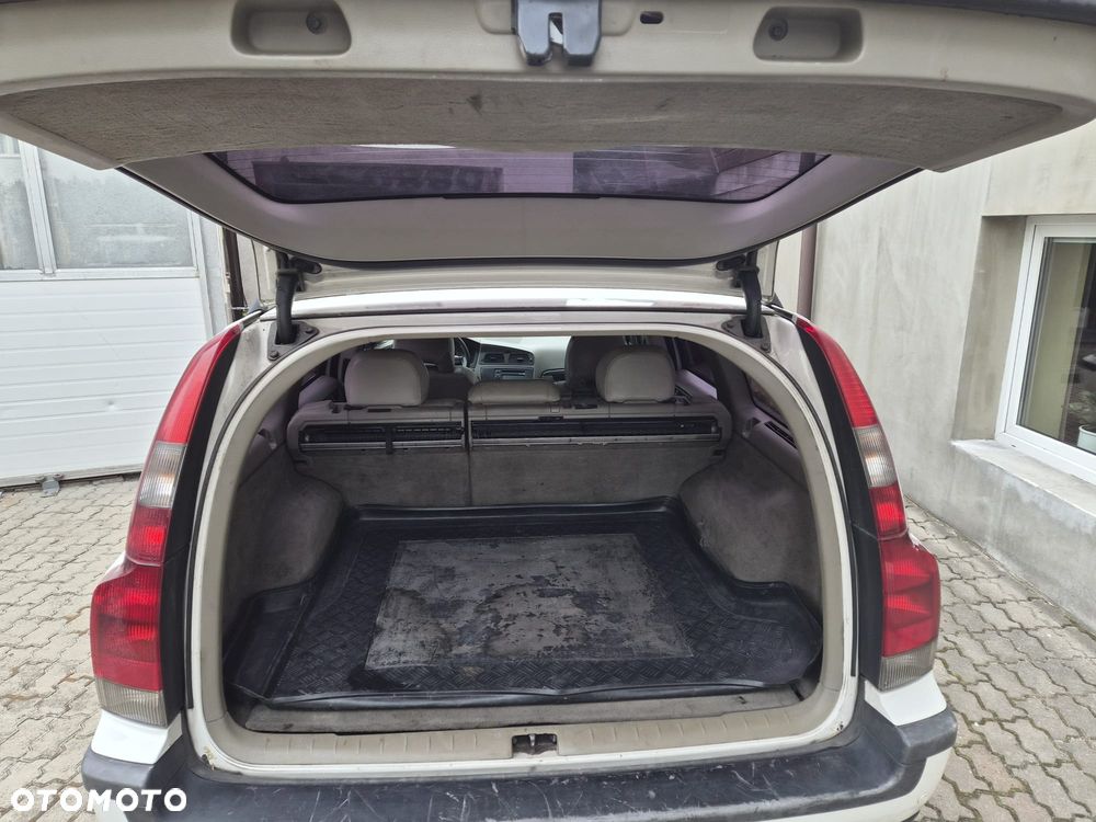 Volvo V70 2.4 D5 AWD - 8