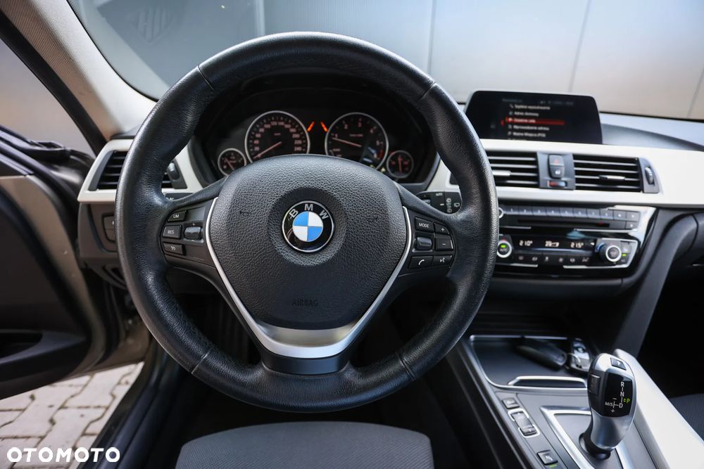 BMW Seria 3 318d Luxury Line - 34