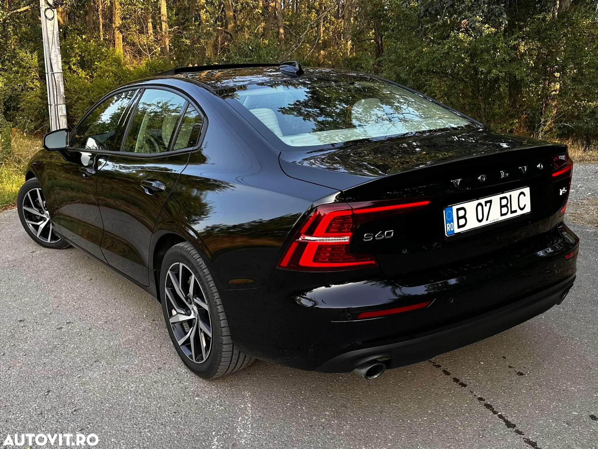 Volvo S60 T5 Momentum Pro - 4