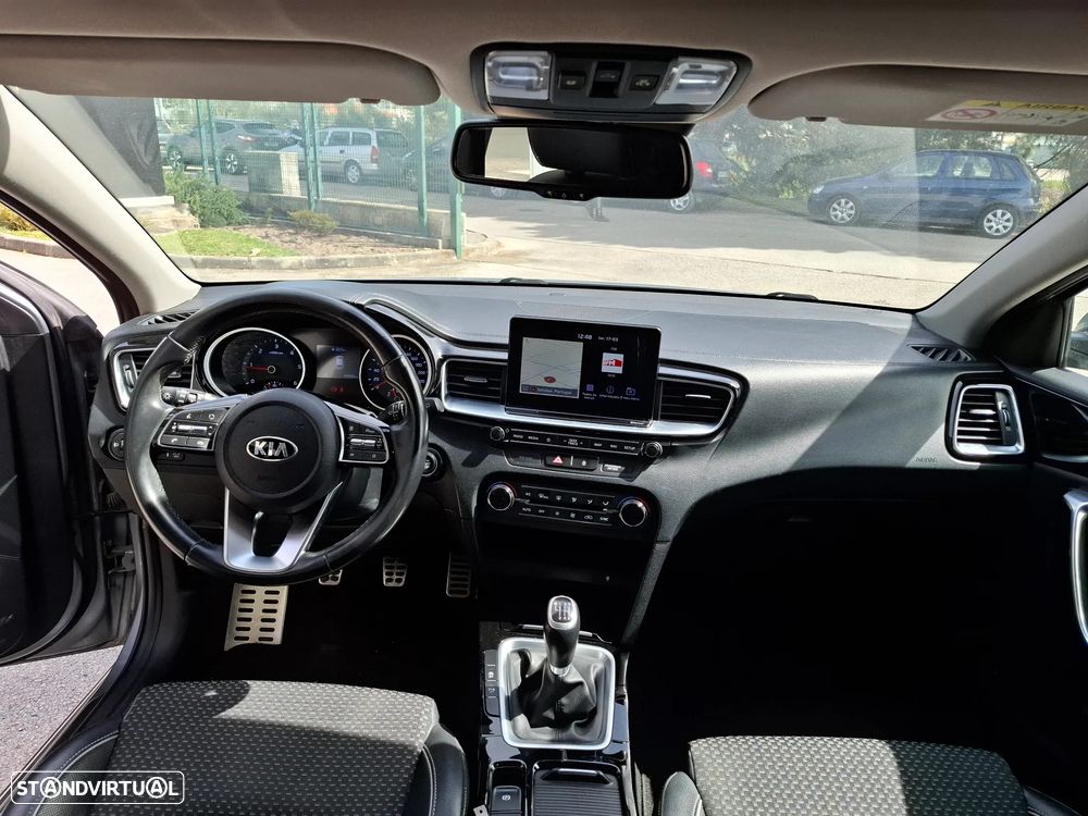 Kia Ceed SW 1.6 CRDi TX+SRF - 12