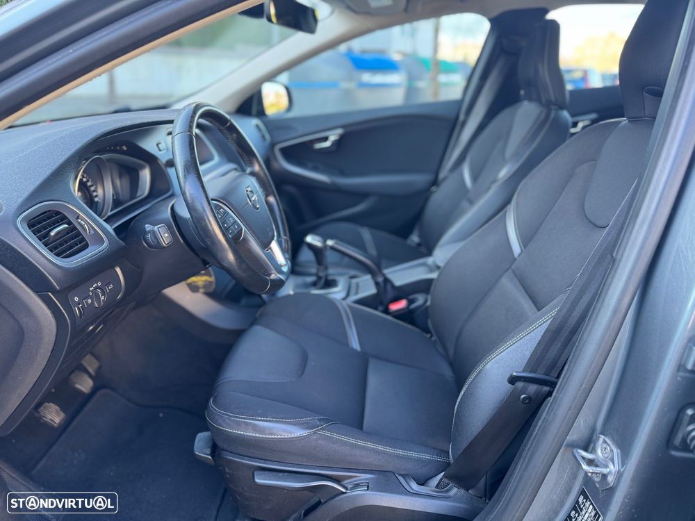 Volvo V40 2.0 D3 Momentum - 19