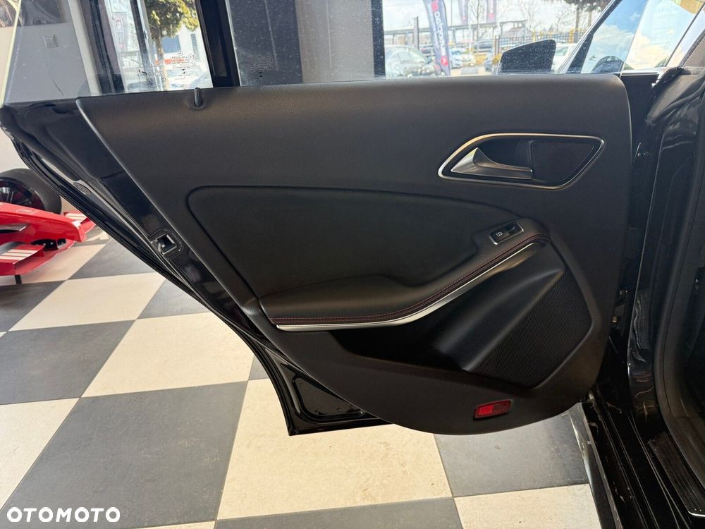 Mercedes-Benz CLA - 10