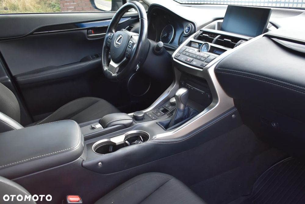 Lexus NX 300h Elite 2WD - 7