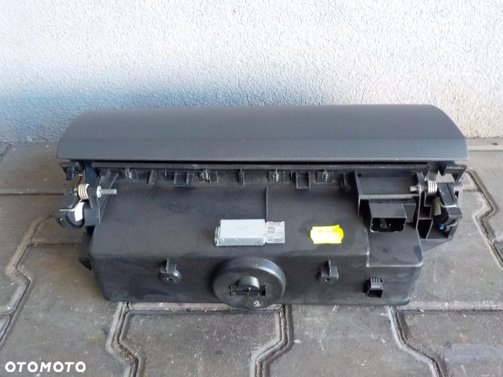 VW T5 MULTIVAN SCHOWEK KIESZEŃ DESKI ROZDZIELCZEJ PASAŻERA - 5