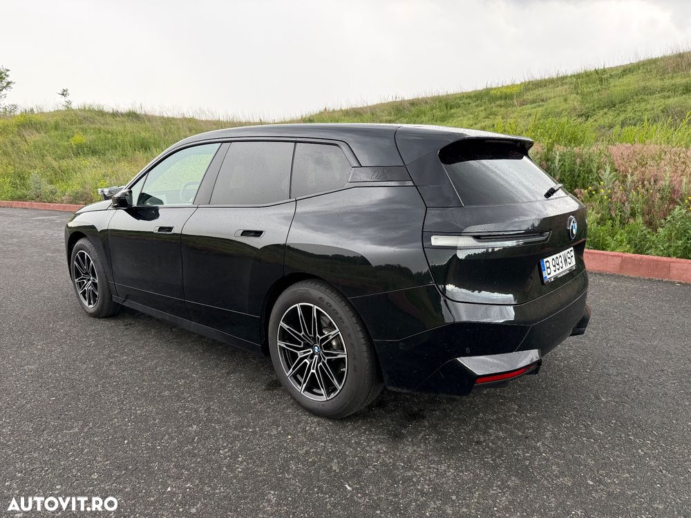 BMW iX - 4