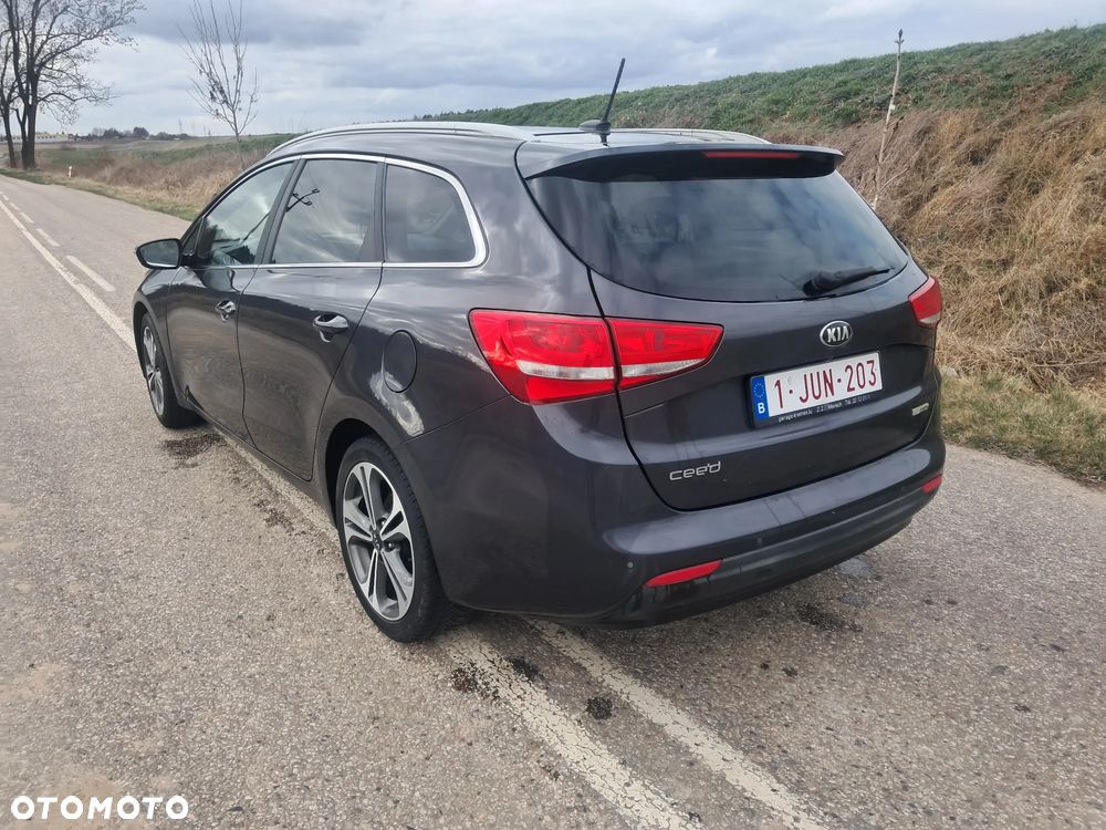 Kia Ceed 1.6 CRDi 136 ISG Dream Team Edition - 4