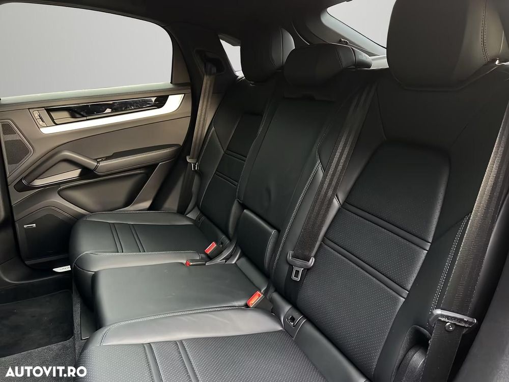 Porsche Cayenne Coupe E-Hybrid - 13