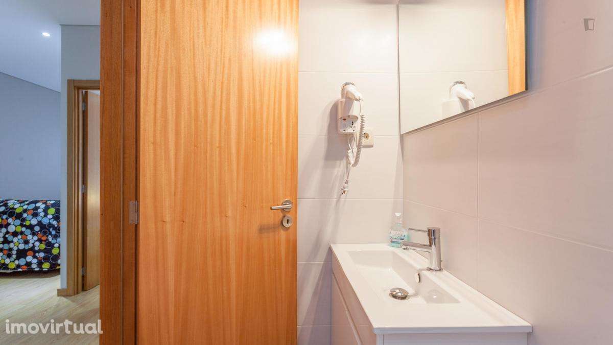 Apartamento com 1 quartos - localizado em Santo Ildefonso Porto - Grande imagem: 3/31