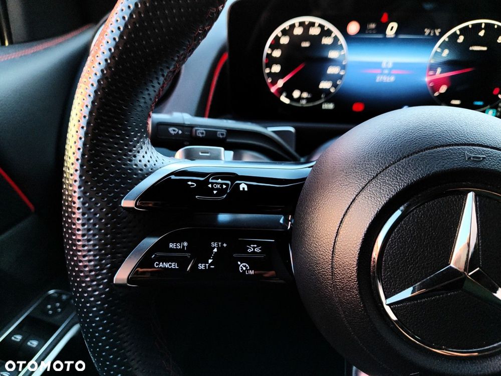 Mercedes-Benz GLB 200 AMG Line 7G-DCT - 16