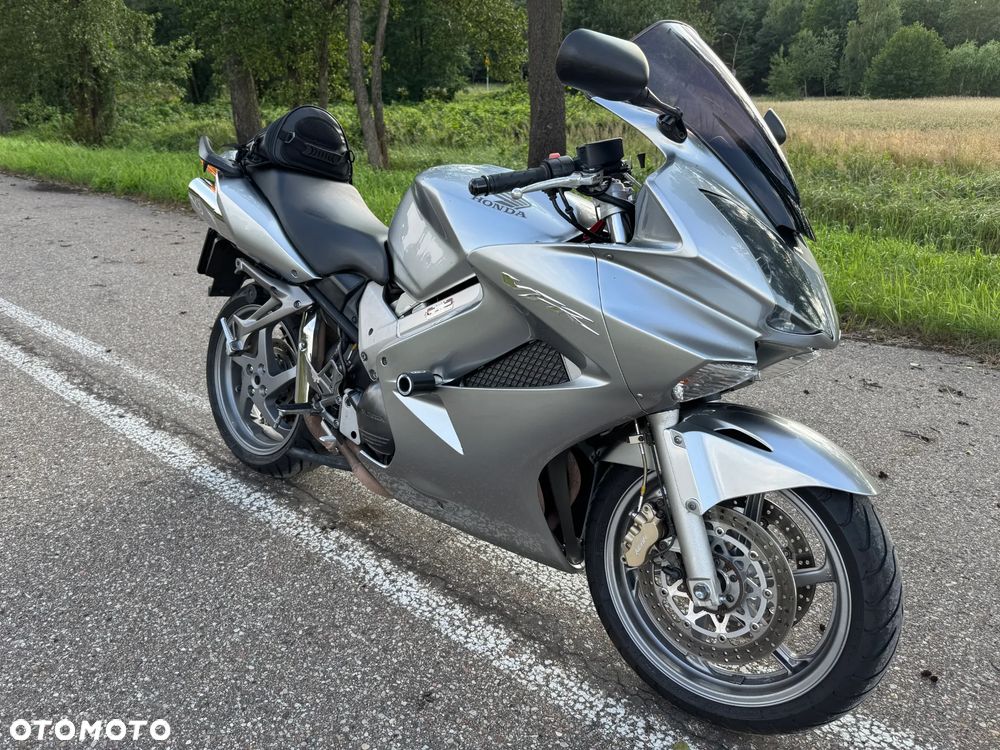 Honda VFR - 3