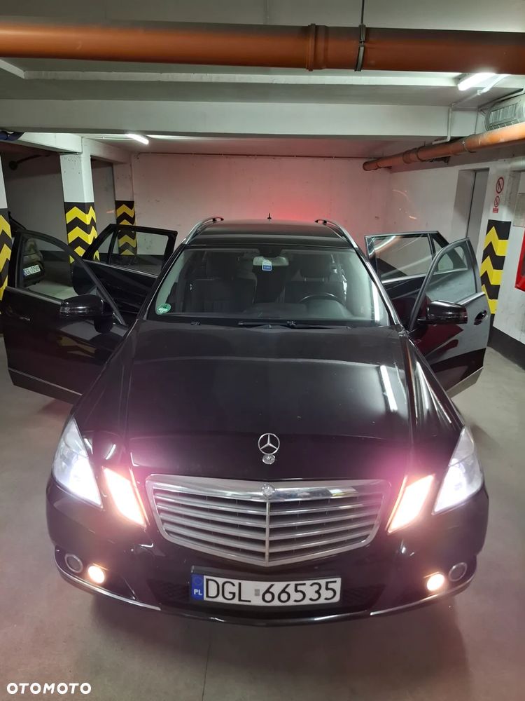 Mercedes-Benz Klasa E 200 T CGI BlueEFFICIENCY Automatik - 2