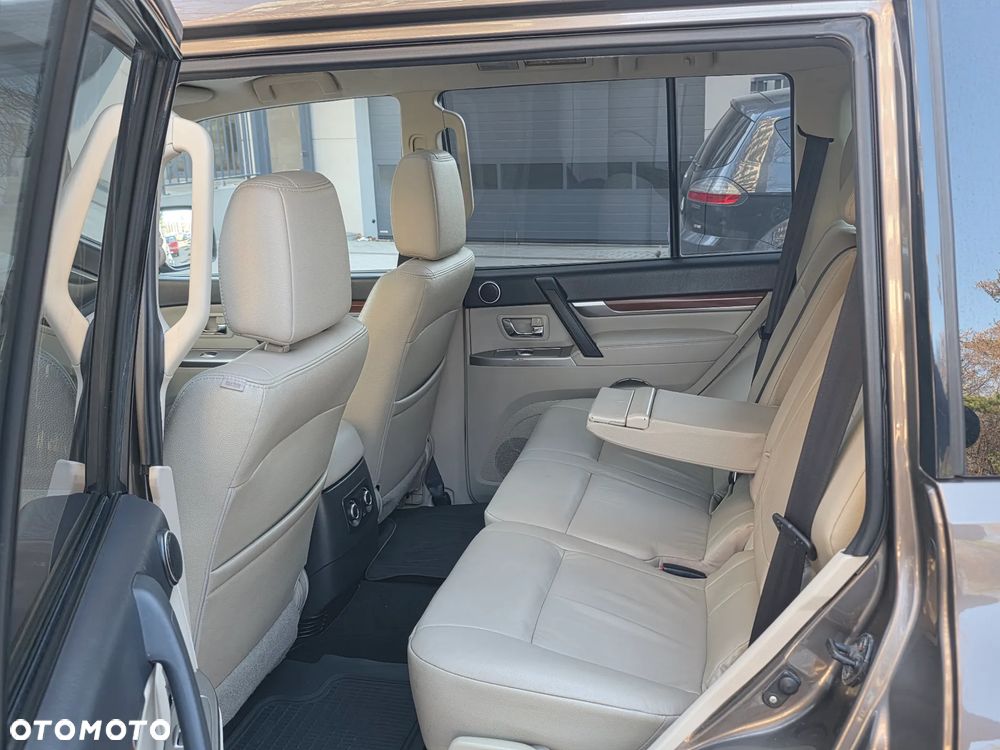 Mitsubishi Pajero 3.2 DID Instyle - 10