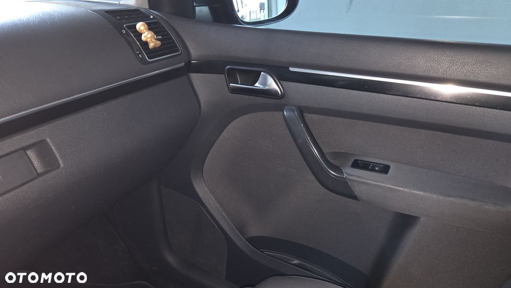 Volkswagen Touran 2.0 TDI DPF DSG Highline - 28