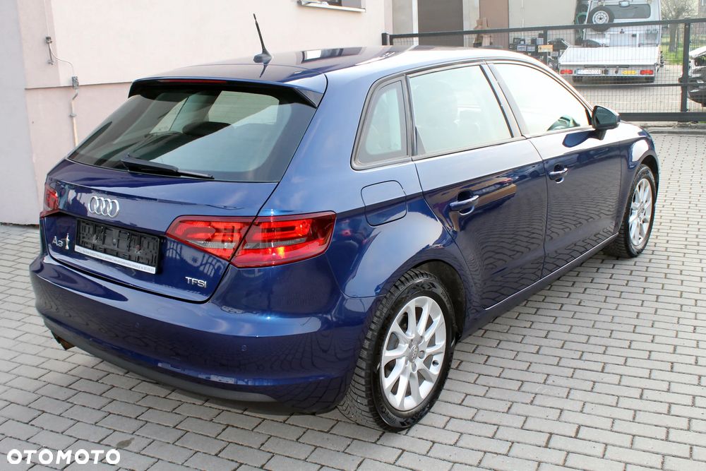 Audi A3 Sportback 1.8 TFSI S tronic Ambiente - 4