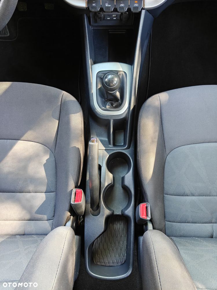 Kia Rio - 25