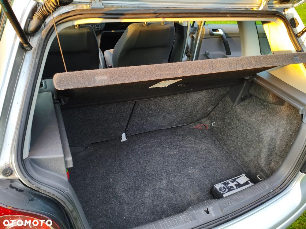 Volkswagen Polo 1.4 16V Trendline - 11